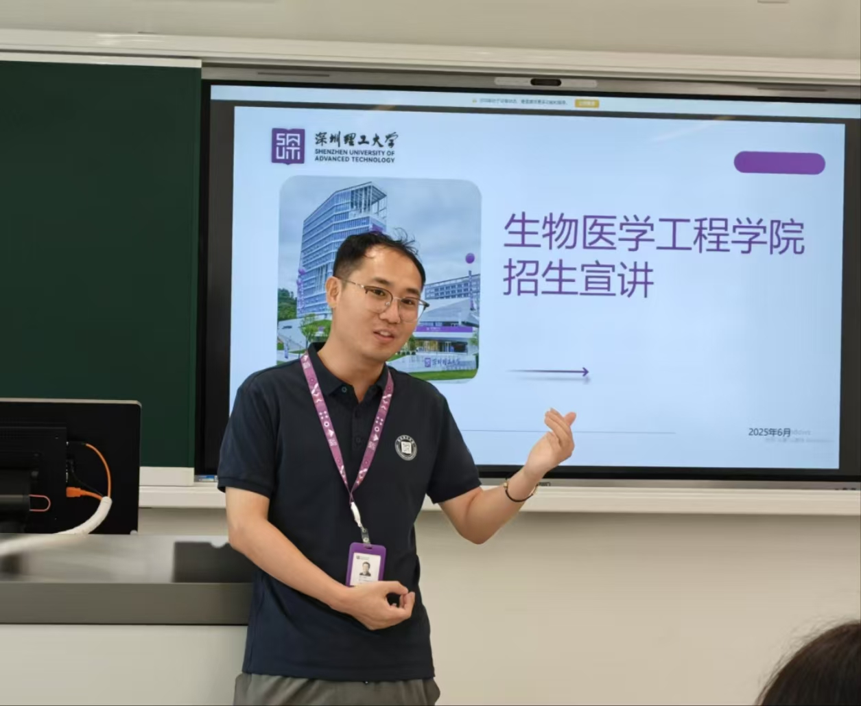 新闻五配图
