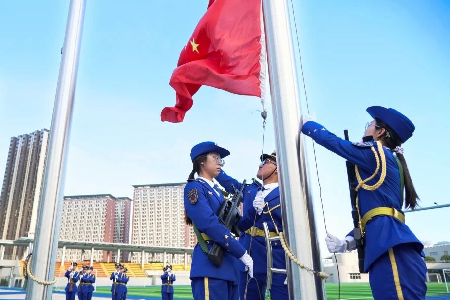 升国旗，迎国庆！