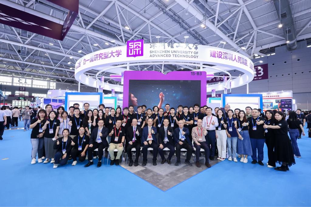 2024年11月14日 深圳理工大学首次以新型研究型大学身份亮相高校展区