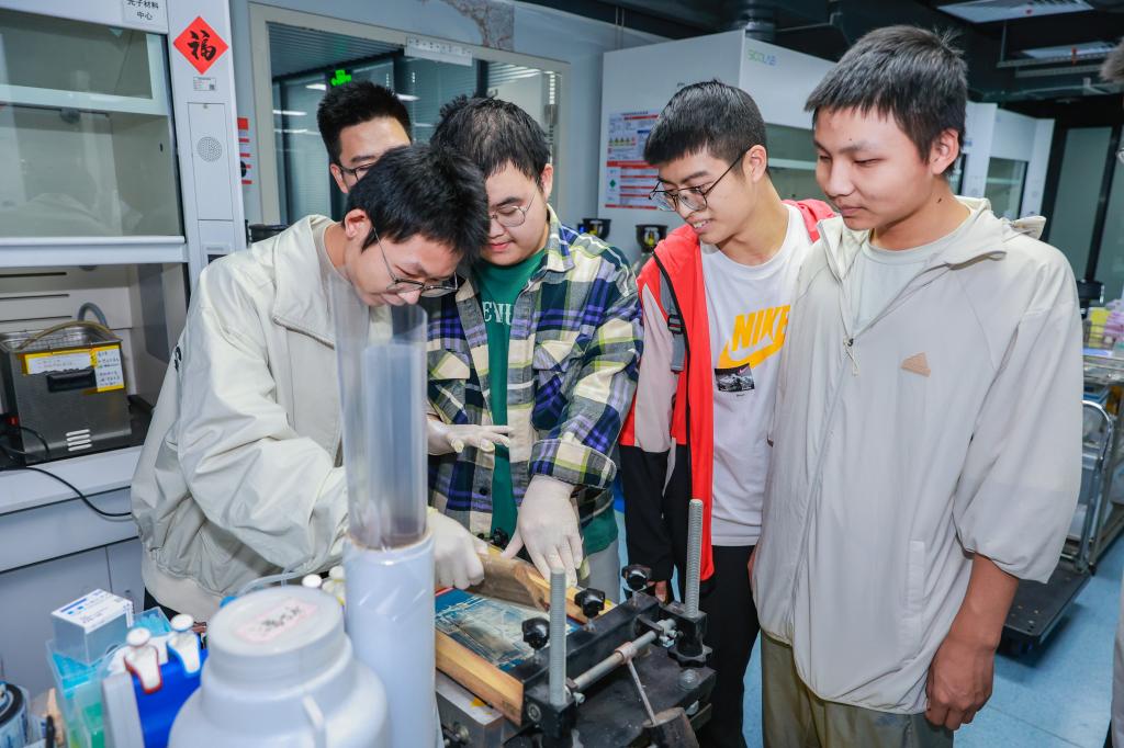 周五不上课 | 探企业、做实验，看深圳理工学子玩转材料与能源！